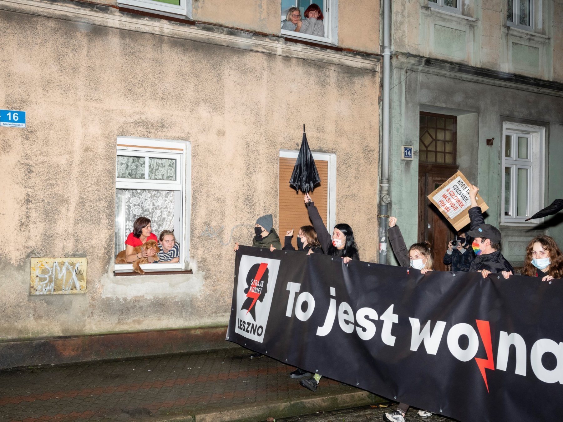 Michał Adamski tak złapał w kadrze „Strajk kobiet”.