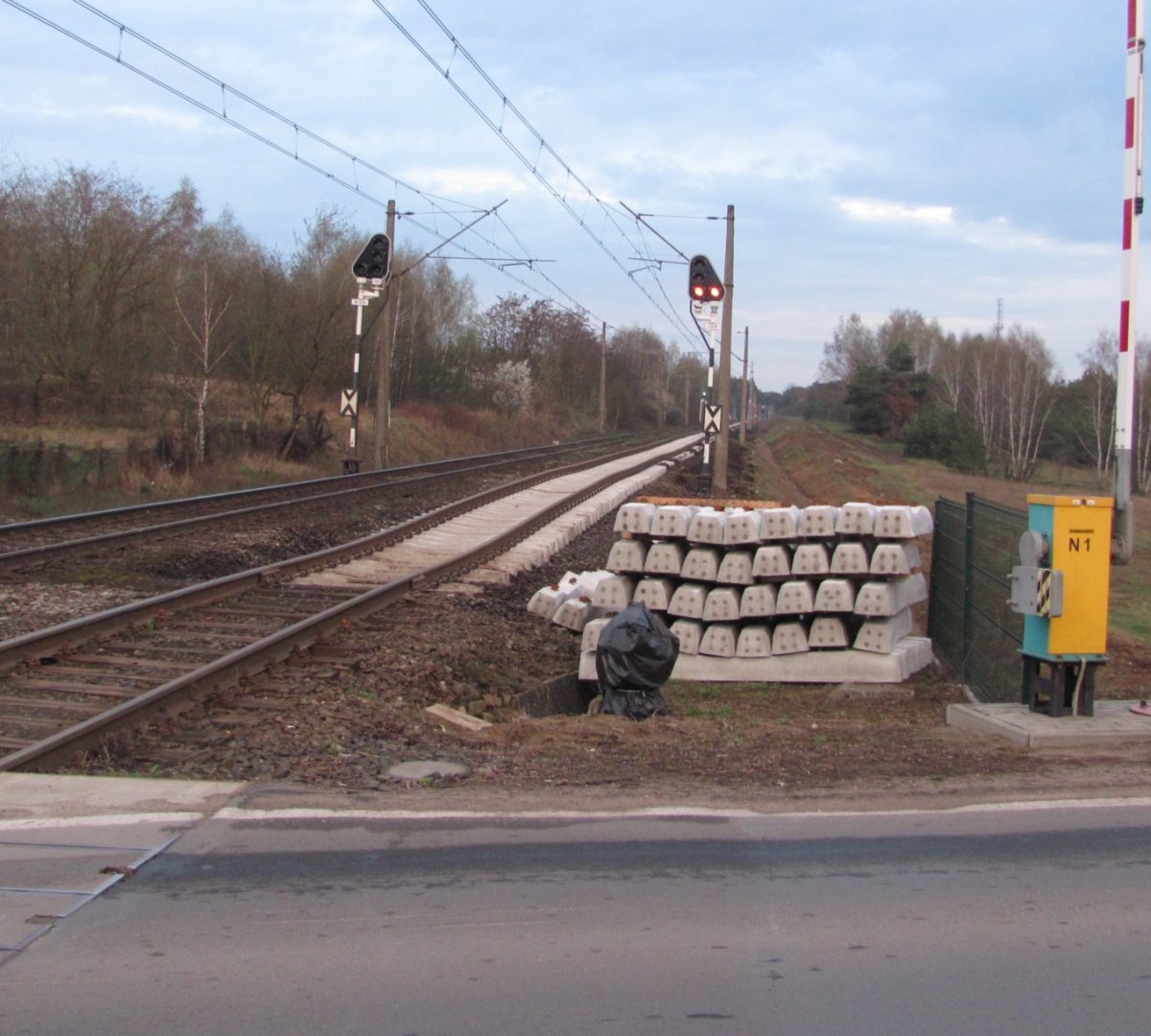 Przejazd kolejowy na północnej towarowej obwodnicy Poznania