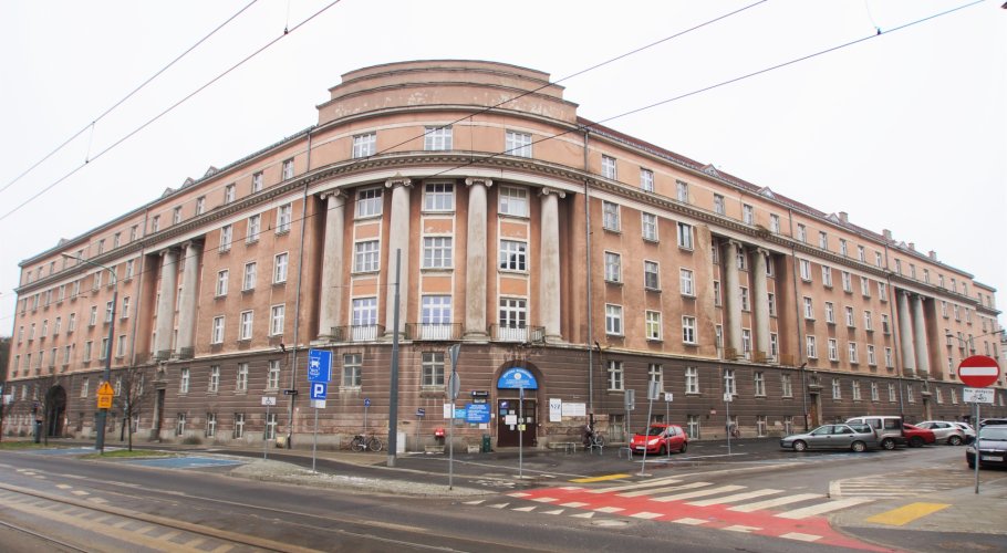 Budynek dawnego szpitala wojskowego przy ul. Grunwaldzkiej w Poznaniu.